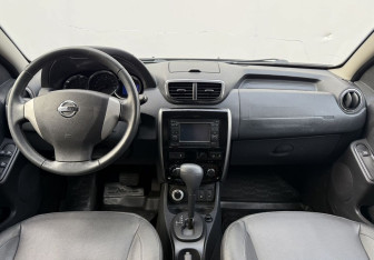 Подержанный автомобиль Nissan Terrano 2016 года (12 фото)