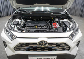 Подержанный автомобиль Toyota RAV4 2020 года (9 фото)