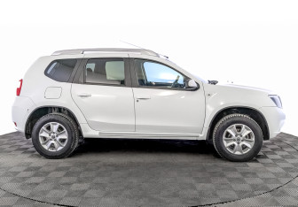 Подержанный автомобиль Nissan Terrano 2021 года (4 фото)