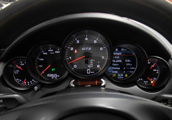 Подержанный автомобиль Porsche Cayenne 2014 года (12 фото)