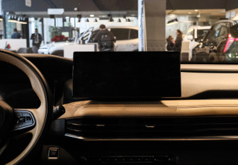 Подержанный автомобиль Geely Okavango 2023 года (11 фото)