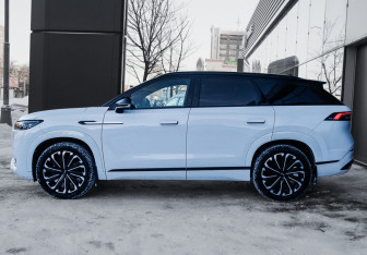 Подержанный автомобиль Jaecoo J8 2024 года (8 фото)