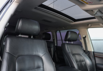 Подержанный автомобиль Toyota Land Cruiser Suv 2013 года (10 фото)