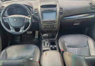 Подержанный автомобиль Kia Sorento 2015 года (10 фото)