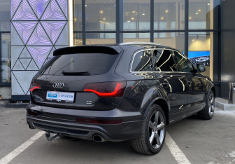 Подержанный автомобиль Audi Q7 2014 года (5 фото)
