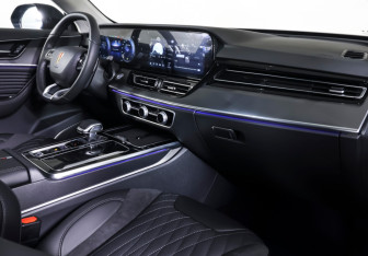 Подержанный автомобиль Hongqi HS5 2024 года (10 фото)