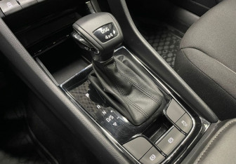 Подержанный автомобиль Skoda Karoq 2021 года (18 фото)