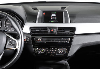 Подержанный автомобиль BMW X1 2015 года (14 фото)