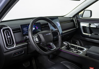 Подержанный автомобиль Jaecoo J7 2024 года (11 фото)