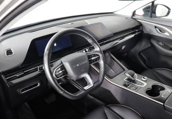 Подержанный автомобиль Omoda C5 2023 года (9 фото)
