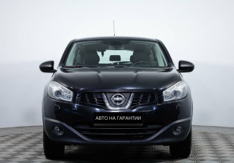 Подержанный автомобиль Nissan Qashqai 2013 года (2 фото)