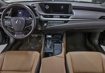 Подержанный автомобиль Lexus ES 2020 года (14 фото)