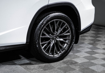 Подержанный автомобиль Lexus RX 2019 года (15 фото)