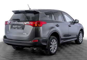 Подержанный автомобиль Toyota RAV4 2013 года (5 фото)
