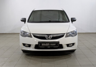 Подержанный автомобиль Honda Civic Sedan 2010 года (6 фото)