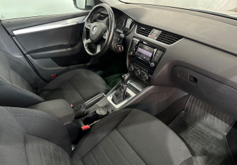 Подержанный автомобиль Skoda Octavia Liftback 2013 года (11 фото)