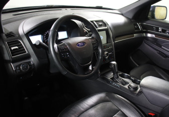 Подержанный автомобиль Ford Explorer 2018 года (7 фото)