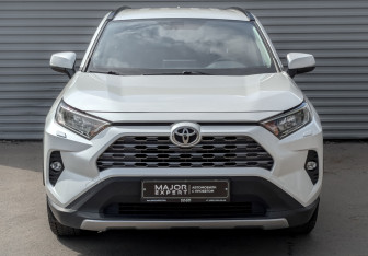 Подержанный автомобиль Toyota RAV4 2019 года (2 фото)