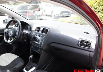 Подержанный автомобиль Volkswagen Polo Sedan 2018 года (7 фото)