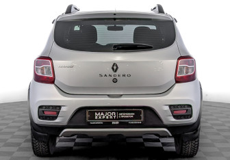 Подержанный автомобиль Renault Sandero 2018 года (6 фото)