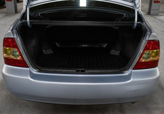 Подержанный автомобиль Toyota Corolla Sedan 2006 года (10 фото)