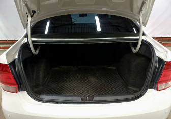 Подержанный автомобиль Volkswagen Polo Sedan 2012 года (10 фото)