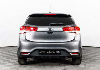 Подержанный автомобиль Kia Rio Sedan 2015 года (6 фото)