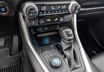 Подержанный автомобиль Toyota RAV4 2022 года (21 фото)