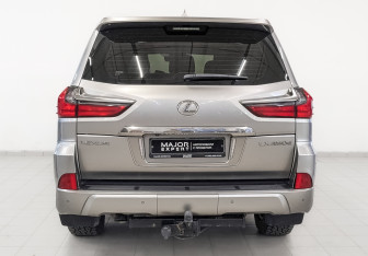 Подержанный автомобиль Lexus LX 2019 года (6 фото)