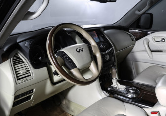 Подержанный автомобиль Infiniti QX56 2012 года (15 фото)