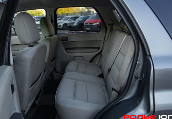 Подержанный автомобиль Ford Escape 2010 года (8 фото)