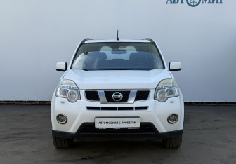 Подержанный автомобиль Nissan X-Trail 2012 года (2 фото)