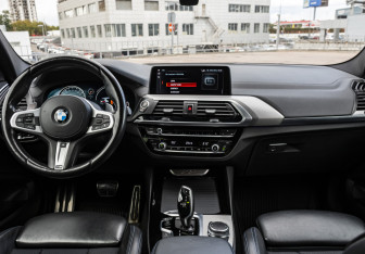 Подержанный автомобиль BMW X3 2019 года (12 фото)