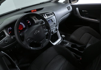 Подержанный автомобиль Kia Ceed Hatchback 2015 года (7 фото)