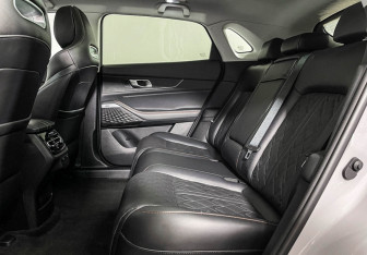 Подержанный автомобиль Changan UNI-K 2023 года (10 фото)