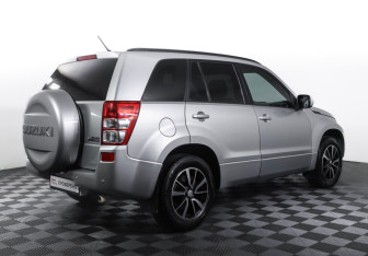 Подержанный автомобиль Suzuki Grand Vitara 2008 года (5 фото)