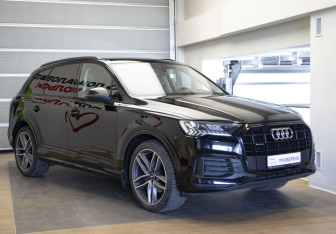 Подержанный автомобиль Audi Q7 2021 года (3 фото)