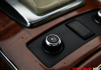 Подержанный автомобиль Infiniti QX70 2016 года (19 фото)