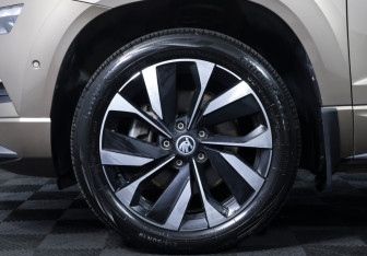 Подержанный автомобиль Skoda Karoq 2023 года (24 фото)