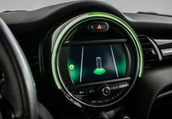 Подержанный автомобиль MINI Hatch 2020 года (15 фото)