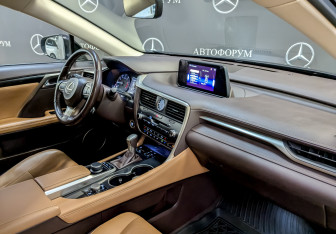 Подержанный автомобиль Lexus RX 2017 года (11 фото)