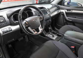 Подержанный автомобиль Kia Sorento 2012 года (16 фото)
