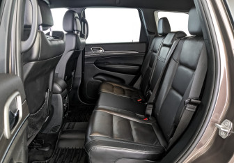 Подержанный автомобиль Jeep Grand Cherokee 2018 года (18 фото)