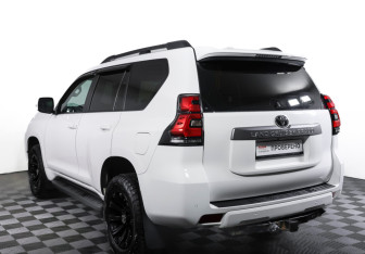 Подержанный автомобиль Toyota Land Cruiser Prado 2019 года (7 фото)