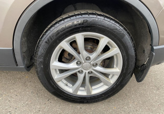 Подержанный автомобиль FAW Besturn X80 2019 года (12 фото)