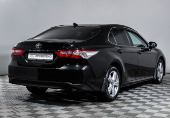 Подержанный автомобиль Toyota Camry Sedan 2021 года (5 фото)