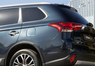 Подержанный автомобиль Mitsubishi Outlander 2018 года (22 фото)