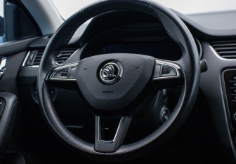 Подержанный автомобиль Skoda Octavia Liftback 2019 года (15 фото)