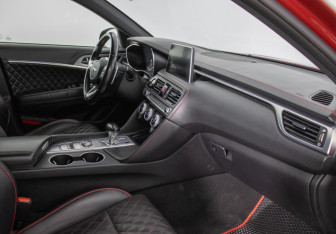 Подержанный автомобиль Genesis G70 2018 года (9 фото)