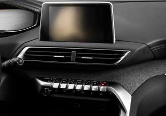 Подержанный автомобиль Peugeot 3008 2018 года (13 фото)